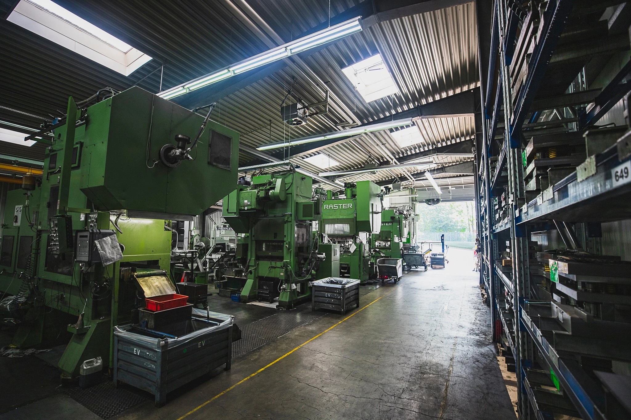 Stanzautomaten in der Serienfertigung von Vogelsang Umformtechnik